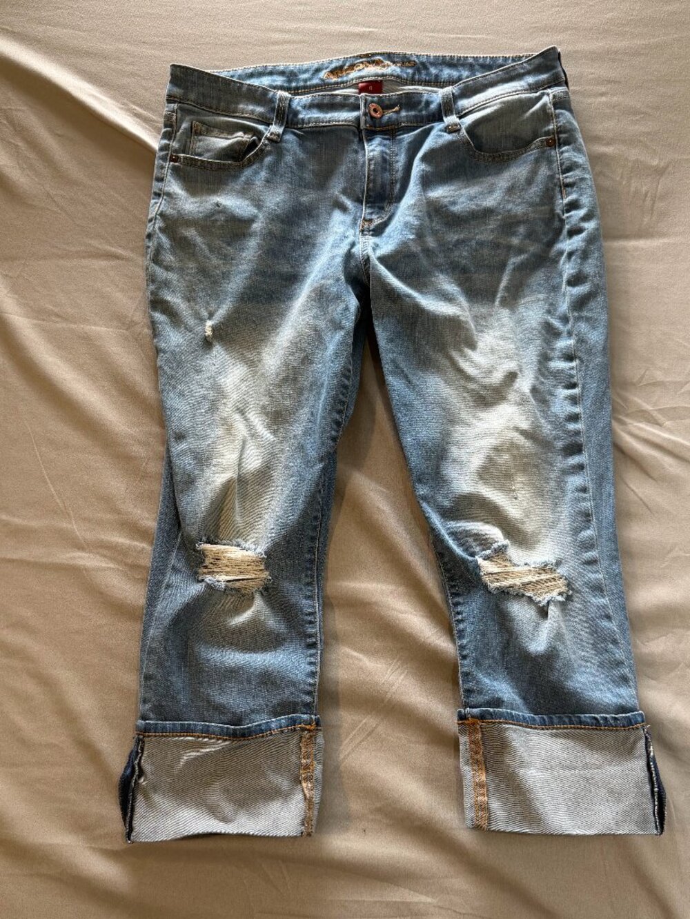 Arizona Junior's Cuffed Distressed Faded Blue Denim Jean Capri Size 13
